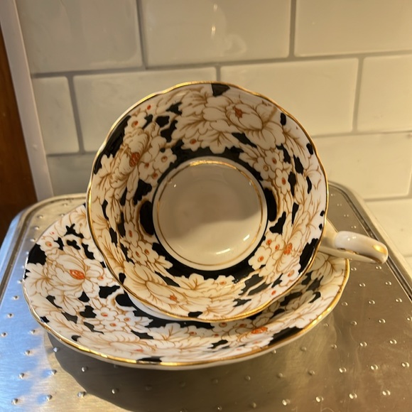 Victoria C & E bone china Peony hand painted tea cup & saucer - Picture 2 of 8